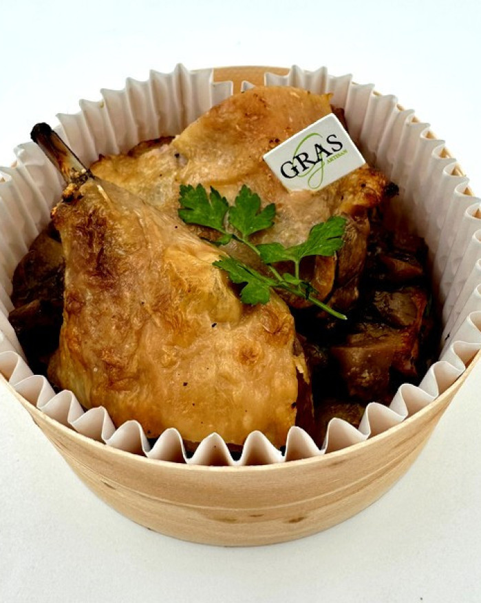 Cuisse de canette confite, pomme-de-terres sautées, jus de canard aux cèpes