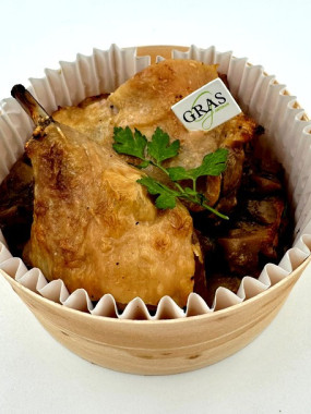 Cuisse de canette confite, pomme-de-terres sautées, jus de canard aux cèpes