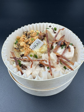 Lotte Rôties, sauce aux morilles, chips de lard, écrasé de pomme-de-terre grenaille