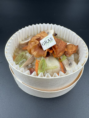 Raviole de canard dans son bouillon parfumé, Topinambour...