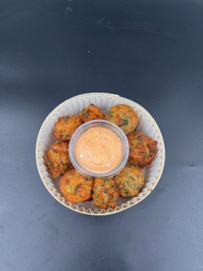 Panier de beignets  de moules + sauce tomatée