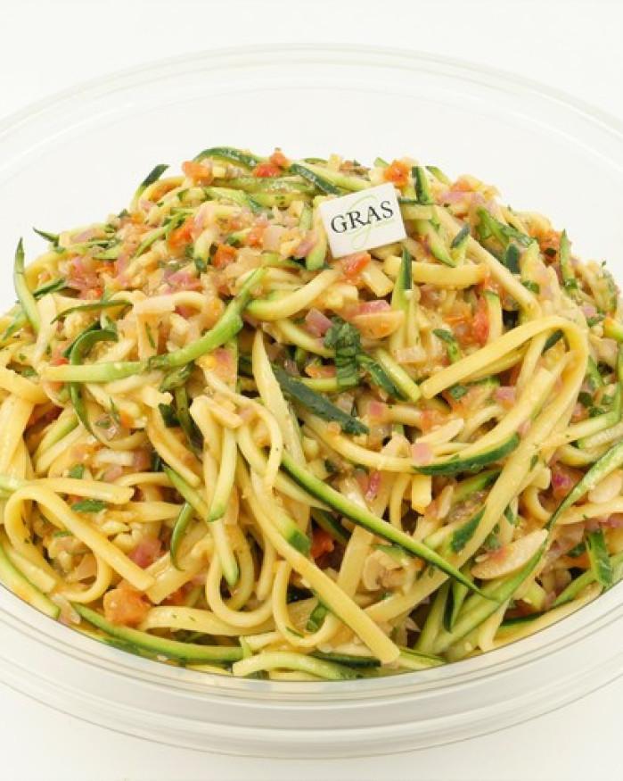 Salade de linguine à l'escabèche de courgette