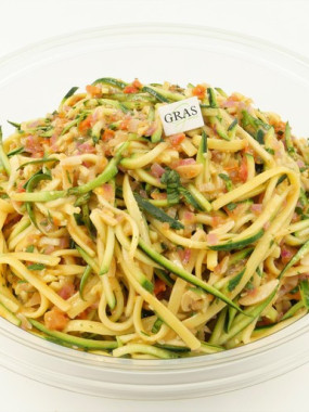 Salade de linguine à l'escabèche de courgette