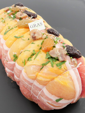 Rôti de chapon farci marron/raisin